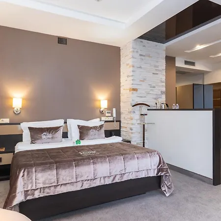 Nemo & Otel